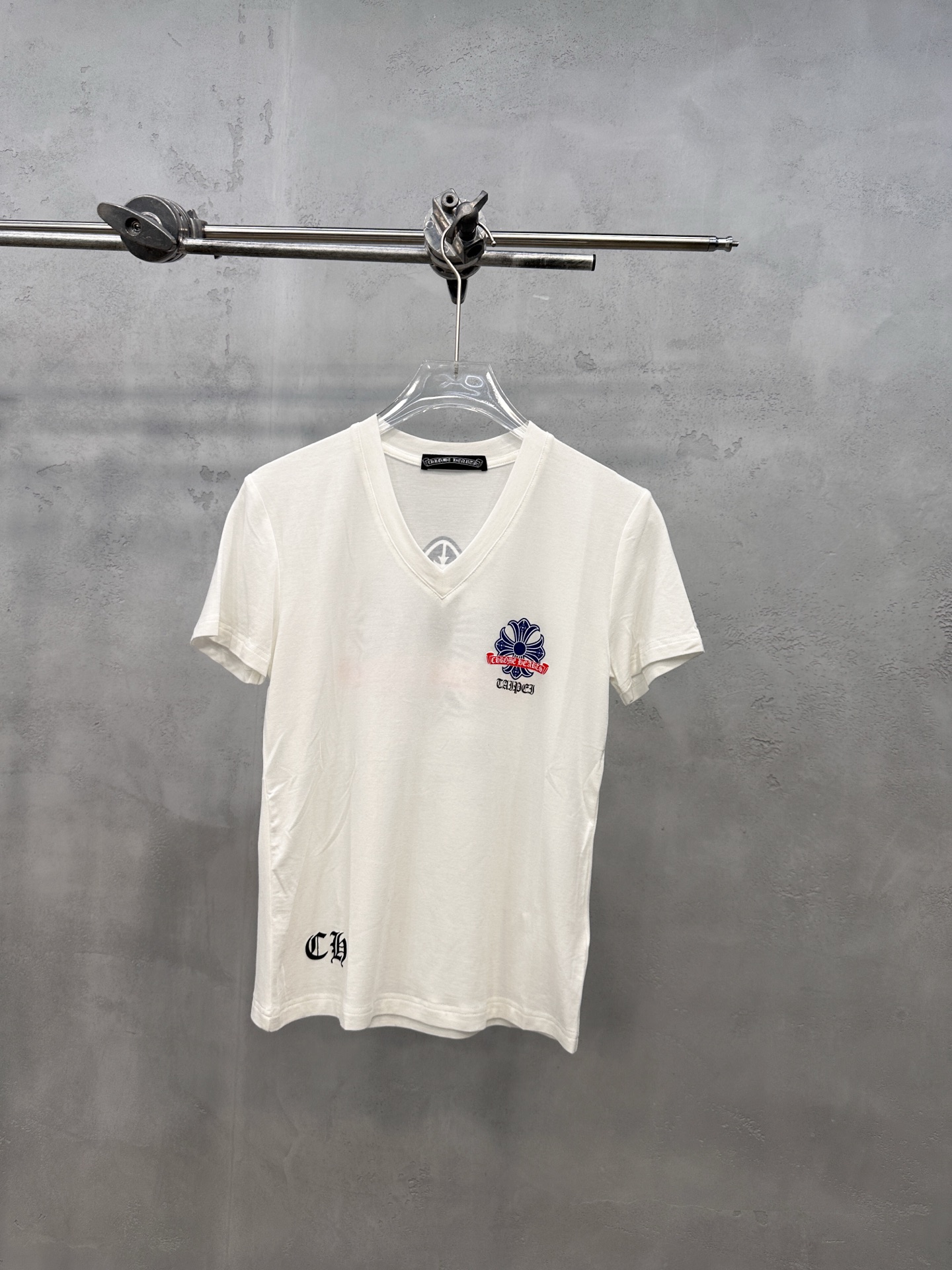 クロムハーツ Vネック 半袖Tシャツ ホワイト 詳細画像 1