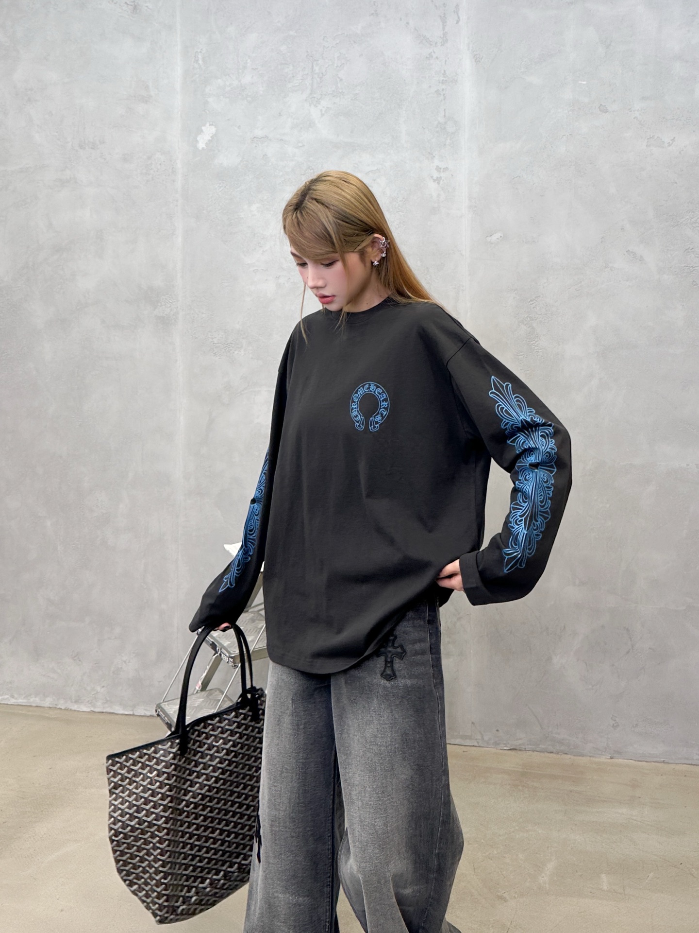 クロムハーツ 長袖Tシャツ ブラック ブルークロス袖プリント 詳細画像 3