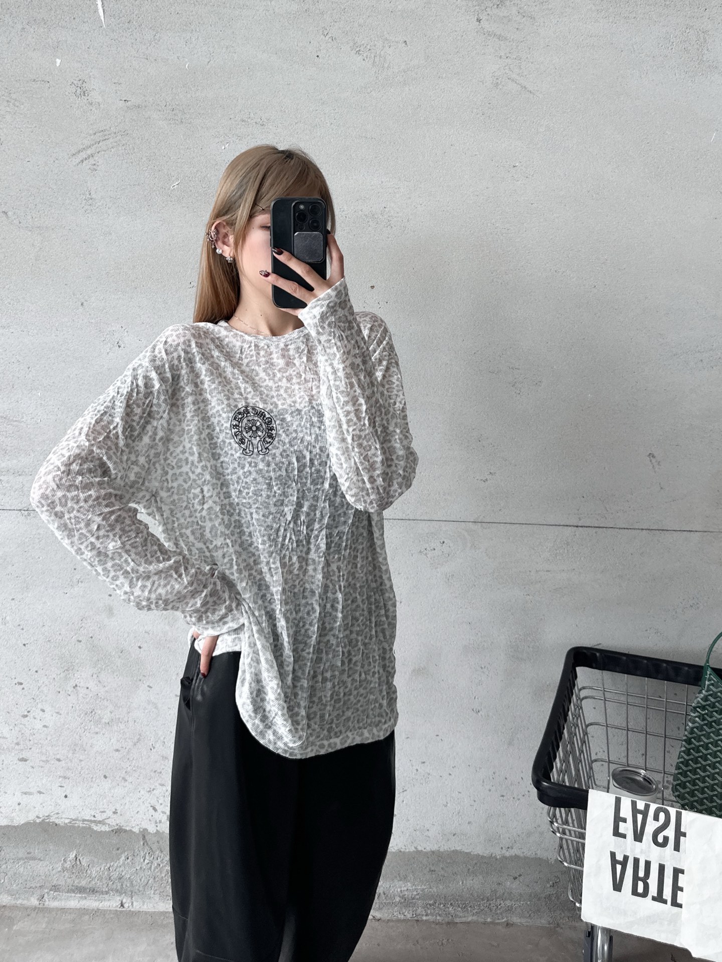 クロムハーツ レオパード柄長袖Tシャツ ホワイト 詳細画像 1