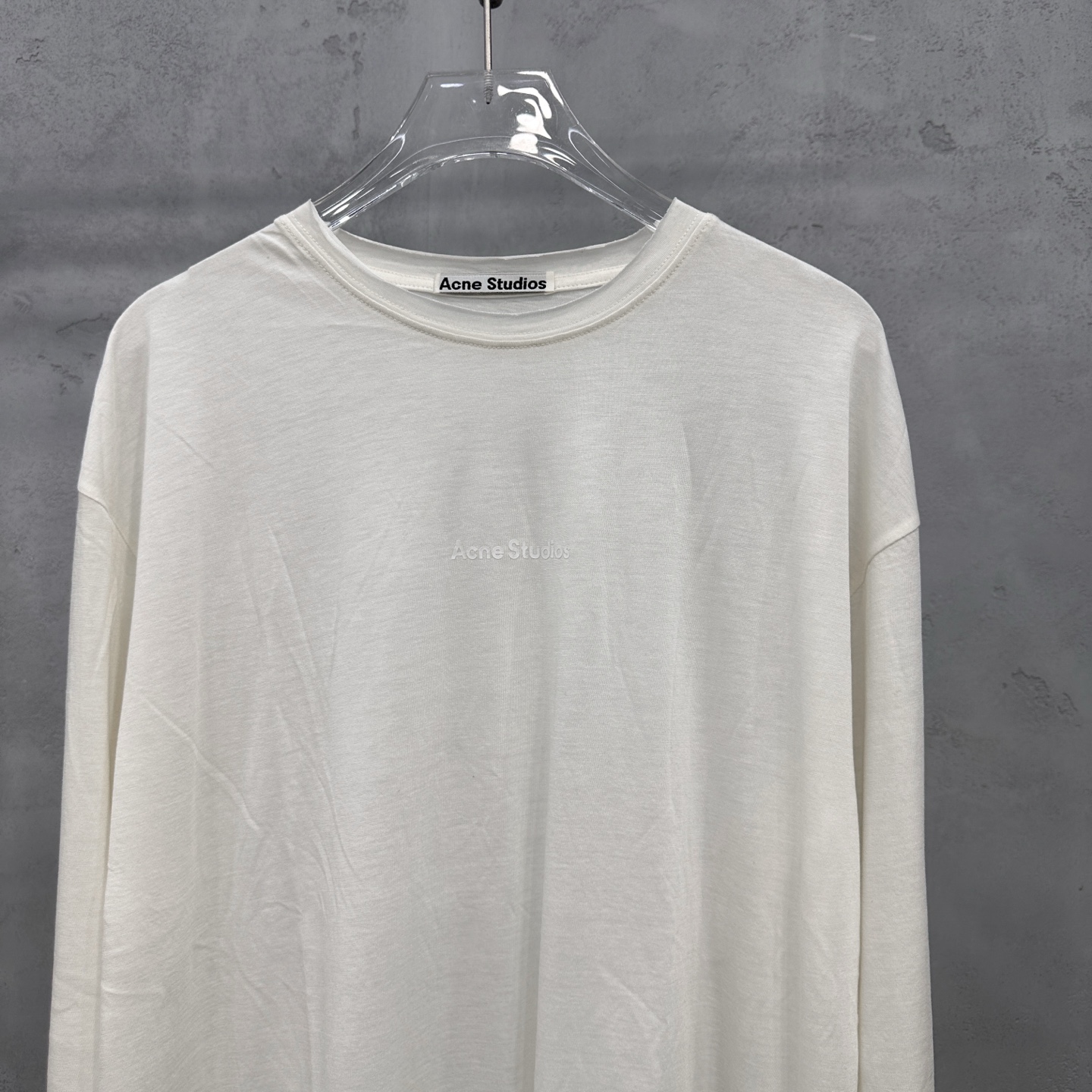 アクネ ストゥディオズ ロングスリーブ ロゴプリントTシャツ ホワイト 詳細画像 2