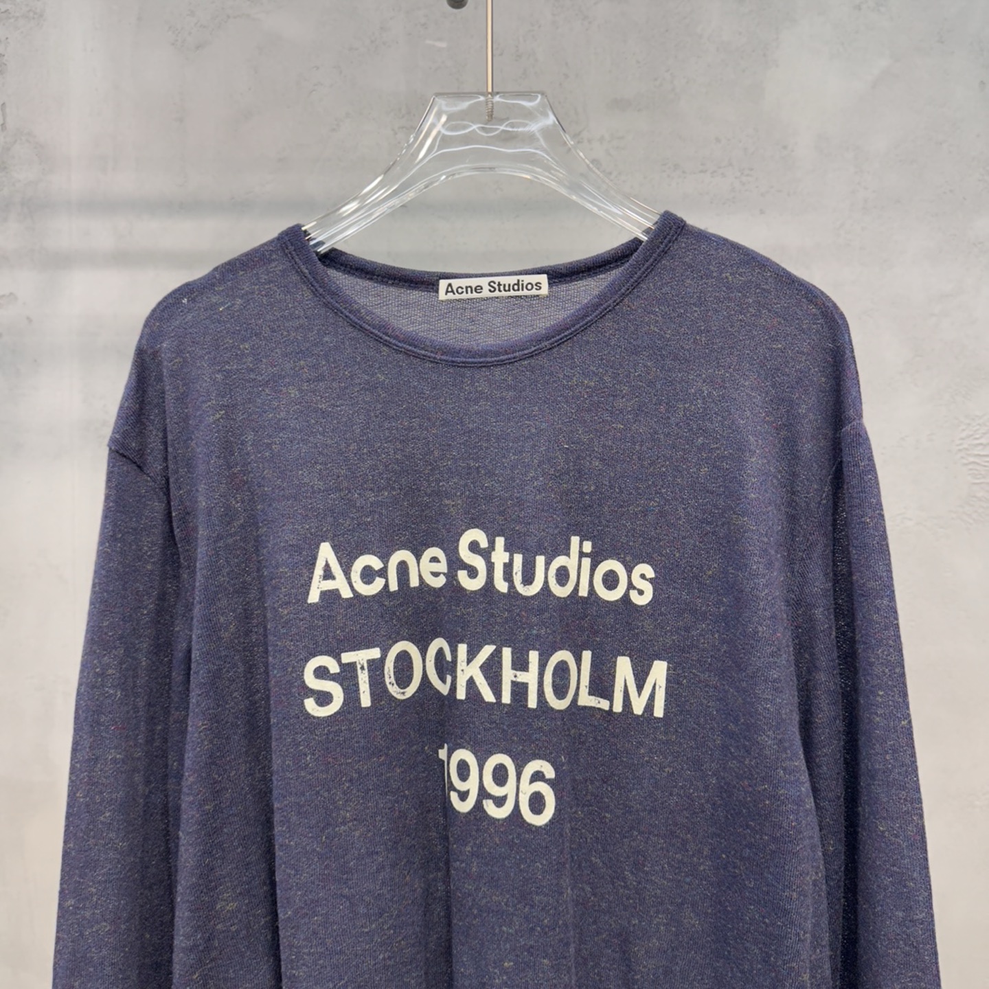 アクネ ストゥディオズ ロゴプリント長袖Tシャツ ネイビー 詳細画像 2