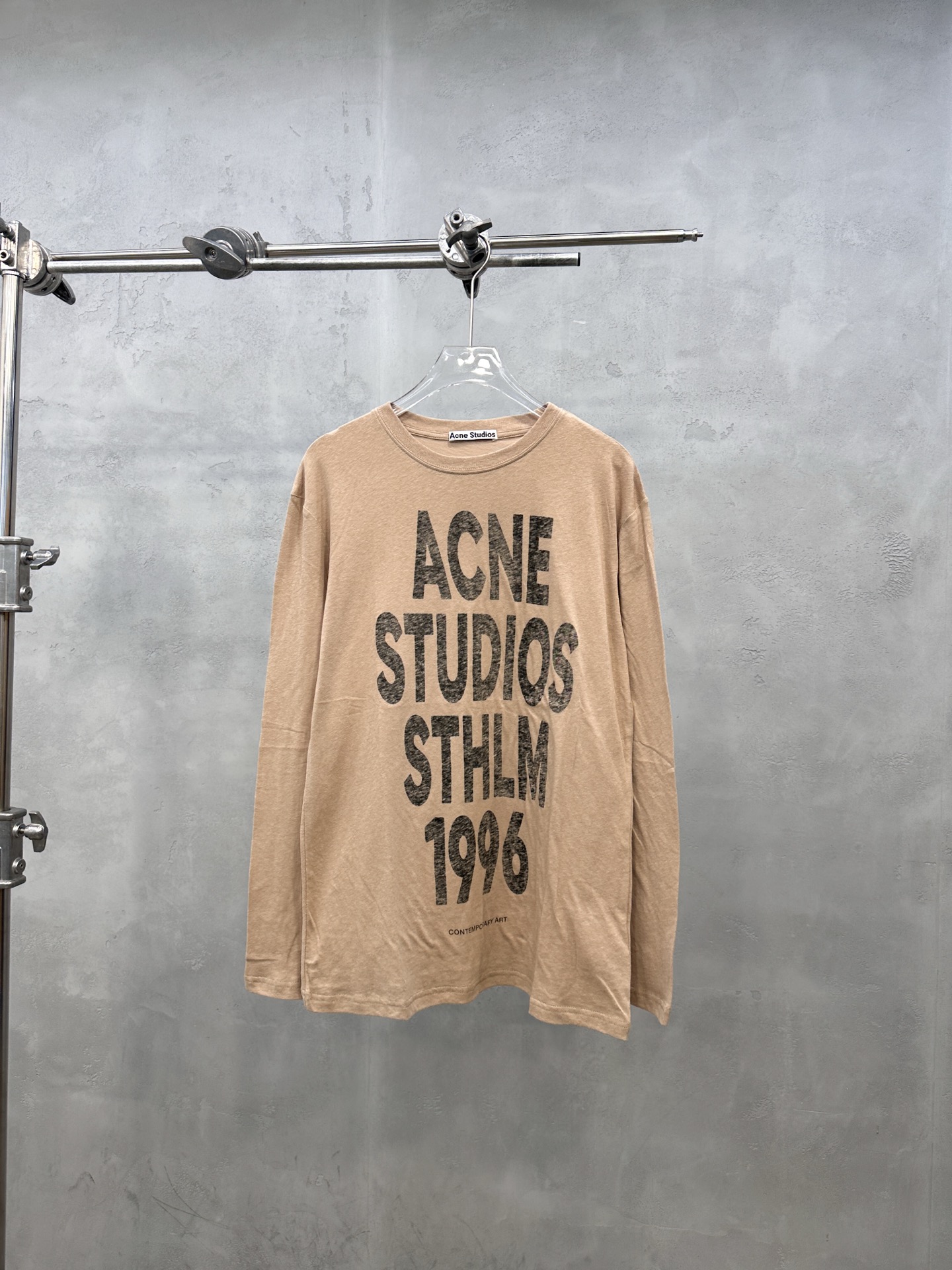アクネ ストゥディオズ ロゴプリント ロングスリーブTシャツ ベージュ 詳細画像 1